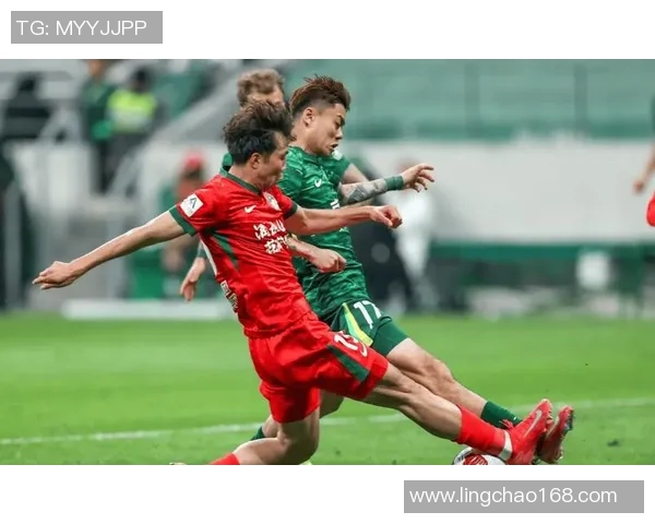 国安与上港比赛中的争议判罚回顾及其影响分析